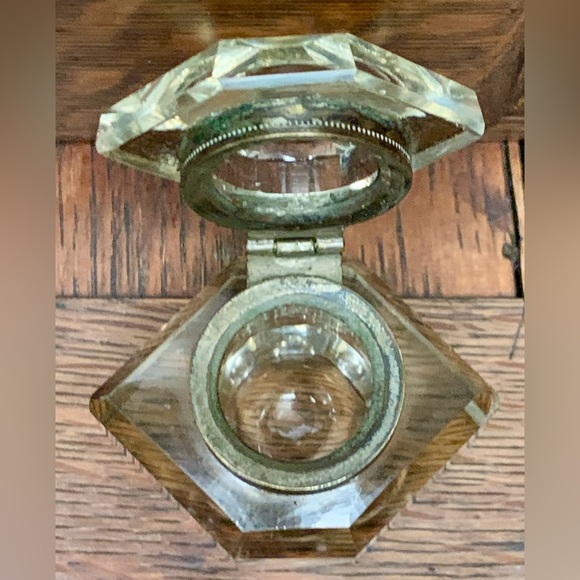 Late 19th Century Antique Metal Cuff Crystal Cut Glass Victorian Era Ink Well - Picture 13 of 16